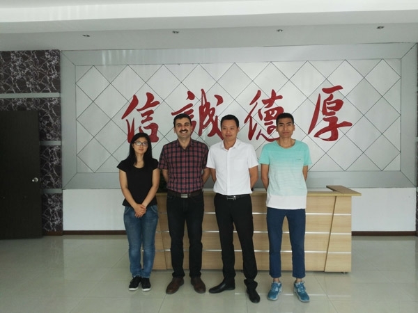 M. Reza Rousta先生與創(chuàng)想儀器總經理、外貿經理等合影